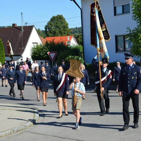 6) Einzug am Feuerwehrhaus 3.JPG